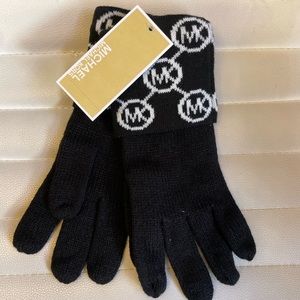 Michael Kors MK Logo Knit Argyle Black White Acrylic Gloves NEW